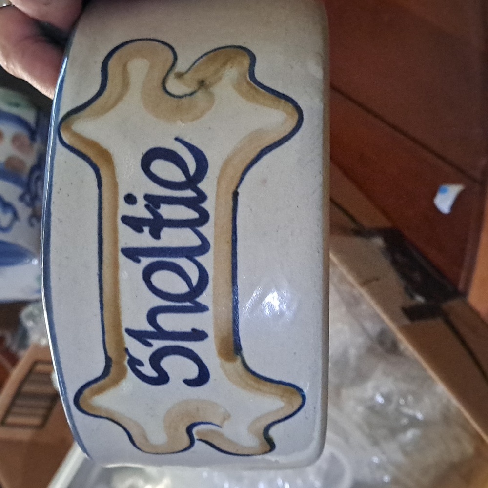 Louisville Stoneware med size dogbowl. Sheltie tag, wjite and blue